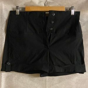 Woman’s shorts size large (black)